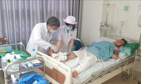 Nối thành công cẳng chân bị đứt cho nam thanh niên