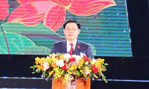 Chủ tịch Quốc hội Vương Đình Huệ dự lễ kỷ niệm 60 năm thành lập TP. Vinh