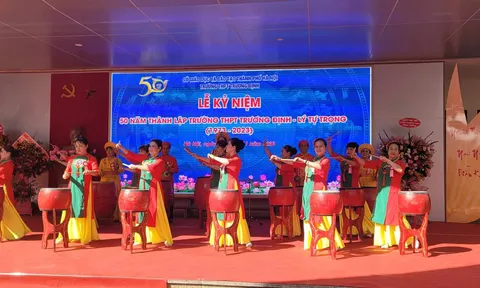 Trường THPT Trương Định – Lý Tự Trọng  50 năm xây dựng và phát triển