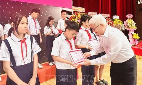 Bình Dương: Trao học bổng cho trên 1.000 học sinh có hoàn cảnh khó khăn