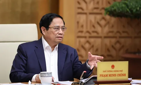 Thủ tướng chỉ đạo đẩy mạnh tinh giản biên chế; cải cách tiền lương, bảo hiểm xã hội