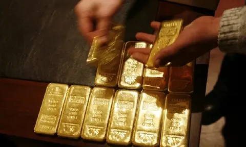 Giá vàng hôm nay (30/12): Vàng trong nước tiếp tục lao dốc