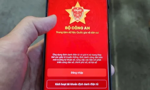 Thủ tướng: Tích hợp ứng dụng VNeID với các dịch vụ ngân hàng, giáo dục, y tế