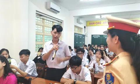 Phổ biến an toàn giao thông trong học đường