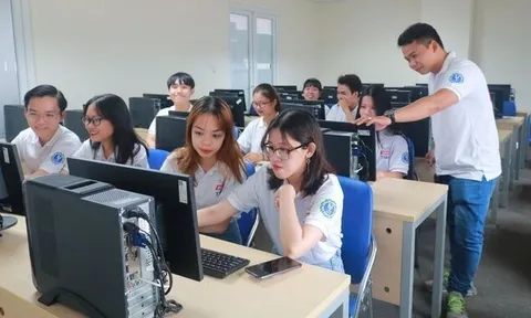Bộ GD&ĐT “siết” đầu vào ngành Luật từ 2025: Không đạt 60% điểm thi, không được học