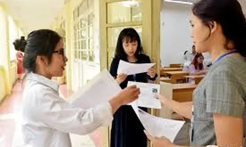 Thi tốt nghiệp THPT 2025: Đến muộn quá 15 phút sẽ không được dự thi
