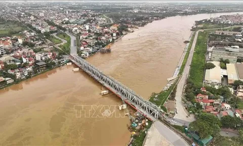 Hà Nội đối mặt nguy cơ ngập lụt, mực nước sông Hồng và sông Đuống dâng cao