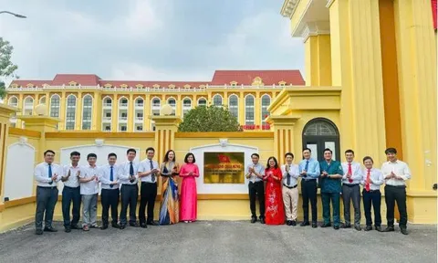 Quảng Ninh: Phường Móng Cái 2 gắn biển 5 công trình chào mừng Đại hội Đảng bộ phường lần thứ I