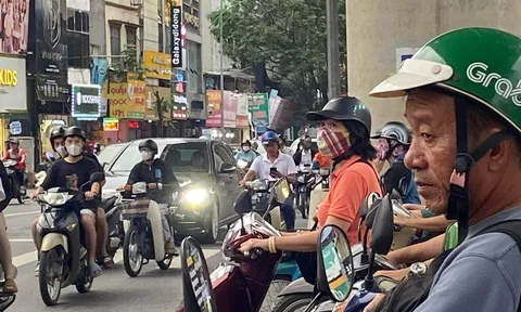 Nắng nóng kéo dài ở Bắc Bộ đến hết tháng 7, mưa dông quay trở lại từ đầu tháng 8