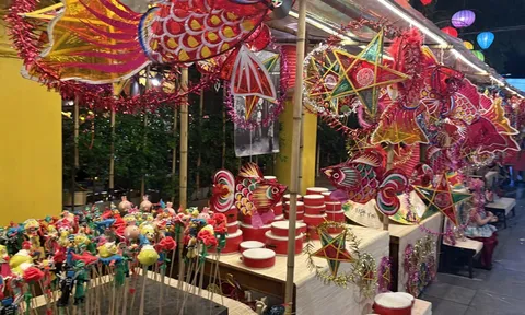 Trung thu về trên phố gợi nhớ tiếng trống lân và sắc màu tuổi thơ