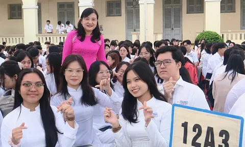 TP.HCM dành hơn 2.600 tỷ đồng hỗ trợ học phí cho học sinh công lập và ngoài công lập