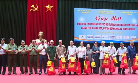 CLB Công an đồng hương Thanh Hóa tại Hà Nội gặp mặt trao quà cho các đối tượng chính sách