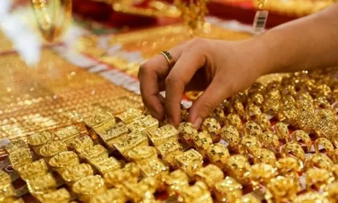 Vàng neo cao gần 74 triệu đồng/lượng, chênh lệch giá mua - bán lên tới 2,6 triệu