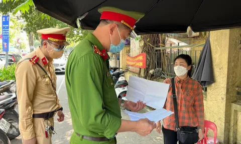 Xử phạt nhiều bãi coi xe trái phép quanh hồ Hoàn Kiếm