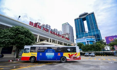 Bến xe Mỹ Đình: Tài xế xe khách bị "cò xe" hành hung giữa ban ngày