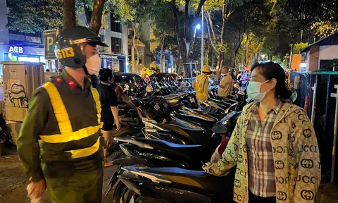 Công an TP Hà Nội xử lý gần 100 bãi trông giữ xe vi phạm trật tự đô thị tại Phố Cổ
