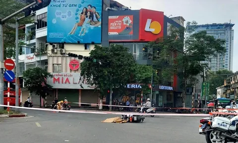 Một phụ nữ đi xe máy gặp TNGT khi va chạm với xe khách