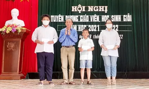 Kiến Quốc trao thưởng giáo viên, học sinh giỏi năm học 2021 - 2022