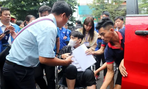Xúc động: 2 thí sinh bị tai nạn gãy chân, gãy răng vẫn nén đau quyết tâm dự thi môn toán kỳ thi THPT 2024
