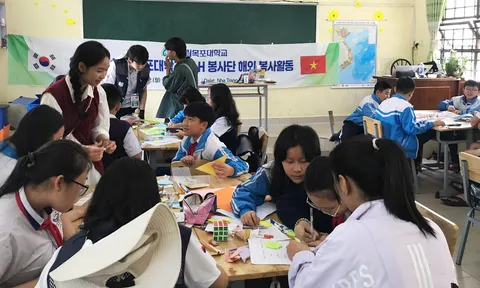 Sinh viên Đại học Quốc gia Mokpo Hàn Quốc giao lưu với học sinh Đà Lạt