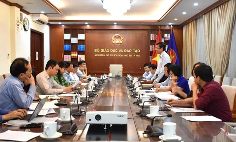 Thứ trưởng Bộ GD-ĐT: "Làm tiến sĩ" thay vì "học tiến sĩ"
