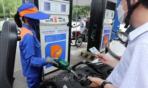 Sớm giảm thuế trên xăng, dầu để bớt áp lực chi phí cho người dân