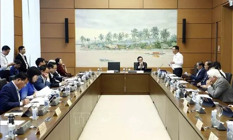 Gần 40.000 công chức, viên chức nghỉ việc chủ yếu trong ngành Y tế, Giáo dục