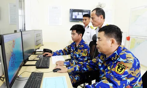 Cánh sóng ra đa giữ biển ngày xuân