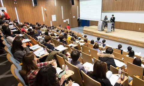 Đại biểu Quốc hội thảo luận về nguồn nhân lực giáo dục đại học và có nên bỏ đại học vùng