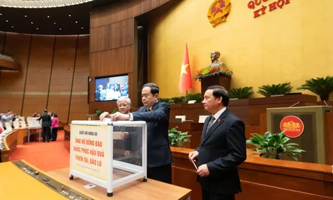 Tổng Bí thư Tô Lâm và các đại biểu Quốc hội ủng hộ đồng bào bão lũ