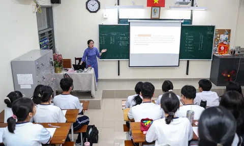 Liên quan đến nguồn lực, cân nhắc lộ trình mục tiêu 100% cơ sở giáo dục đưa tiếng Anh thành ngôn ngữ thứ hai
