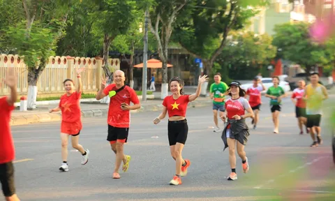 Những người yêu thích chạy bộ cùng hưởng ứng ngày 2/9