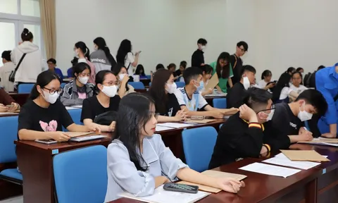 Sinh viên Đà Nẵng nhập học trong không khí hào hứng phấn khởi