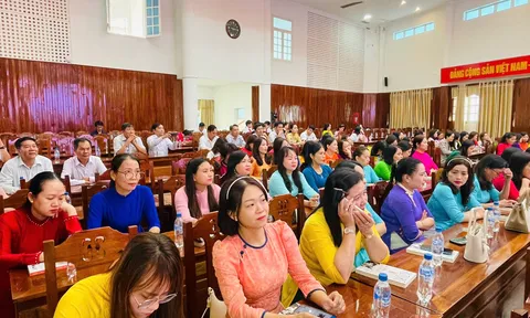 Tam Kỳ gặp mặt kỷ niệm Ngày nhà giáo Việt Nam 20/11 và nghe chuyên gia nói chuyện chuyên đề lĩnh vực giáo dục