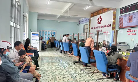 Người dân xã Đăk Hà đi sớm làm thủ tục hành chính