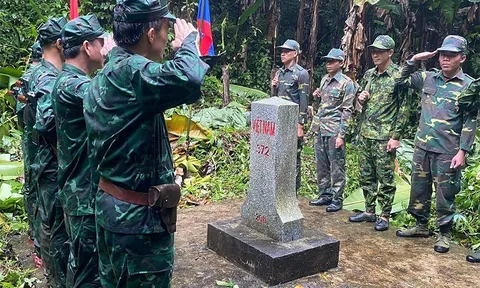 Tuần tra song phương biên giới Việt Nam - Lào