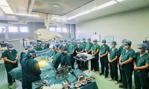 Nghệ An: Lần đầu ghép tạng từ người cho chết não