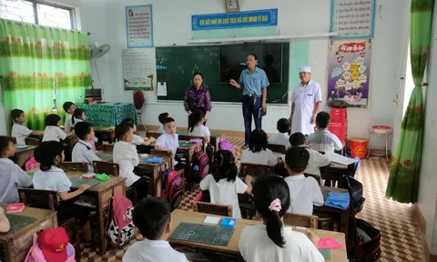 Hơn 2.300 học sinh nghỉ học vì đau mắt đỏ
