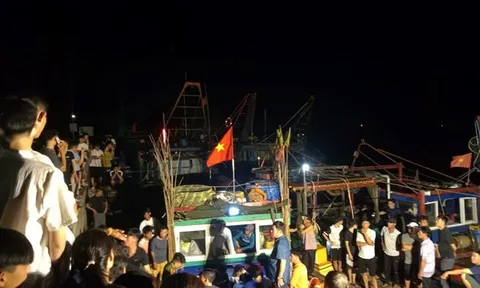 Hà Tĩnh: Chìm thuyền câu mực chở 20 người, 1 người tử vong