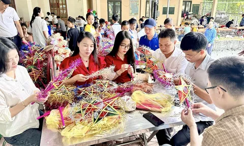 Mang 'Vầng trăng yêu thương' sớm đến với trẻ em nghèo Nghệ An