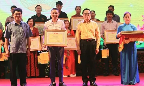 Nghệ An tuyên dương những tấm gương góp công hỗ trợ người nghèo
