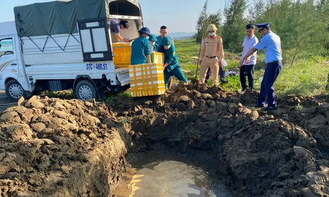 Tiêu hủy 200 kg xúc xích lậu
