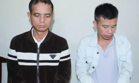 Cảnh sát vây bắt hai kẻ vận chuyển 15 bánh heroin