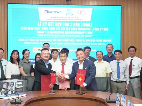 Bệnh viện Trung ương Huế hợp tác thành lập Trung tâm đào tạo phẫu thuật Robot Việt Trung đầu tiên tại Việt Nam