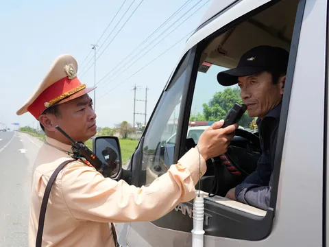 CSGT Phú Lộc tăng cường xử lý vi phạm, bảo đảm an toàn giao thông