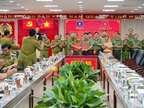 Hội đàm đánh giá kết quả hợp tác bảo đảm an ninh, trật tự giữa Công an thành phố Huế và Công an hai tỉnh Salavan, Sê Kông