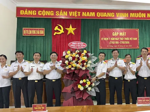 Nâng cao chất lượng khám, chữa bệnh cho bộ đội và Nhân dân