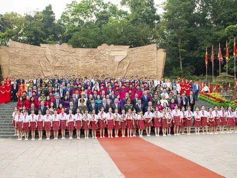 Tổng Bí thư, Chủ tịch nước Tô Lâm dâng hương tại Đền Hùng: Hướng về cội nguồn, vững bước tương lai