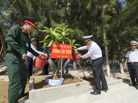 Xanh hóa Trường Sa - Hành trình gieo mầm từ trái tim đất Việt