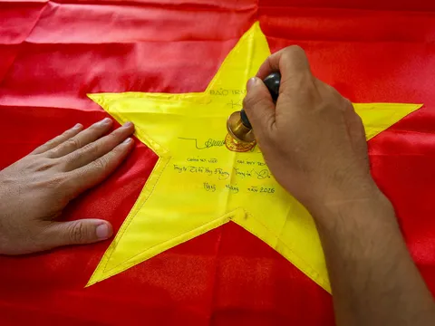 Giữ hồn Tổ quốc trên từng dấu đỏ